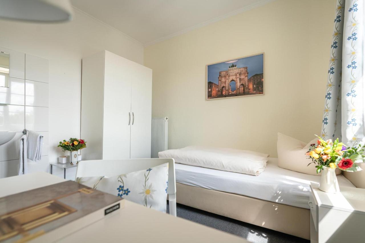 Hotel-pension Am Siegestor 3* Munich