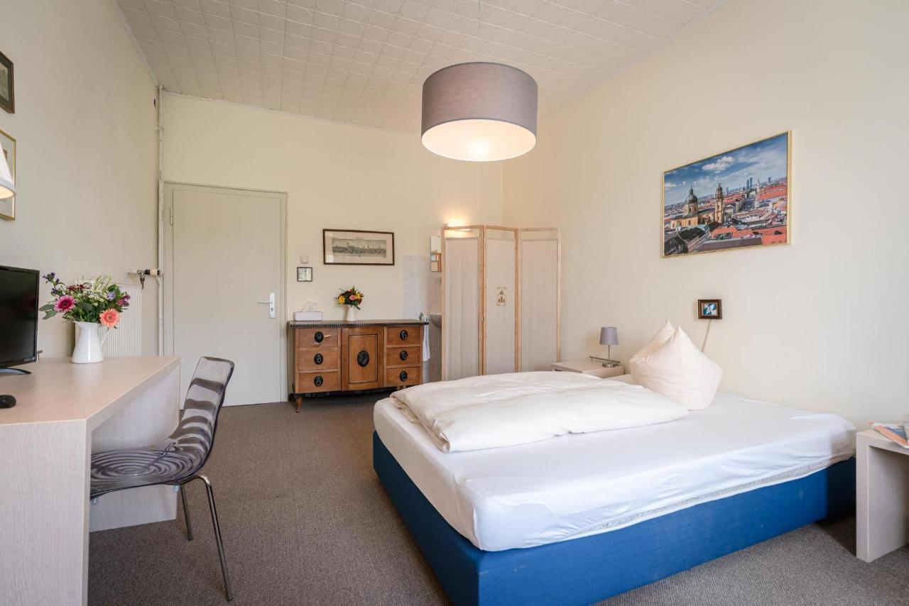 Hotel-pension Am Siegestor 3* Munich