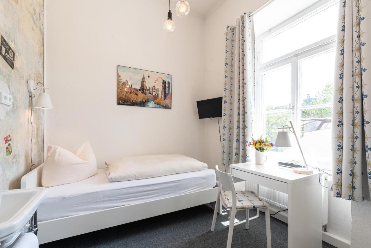 Hotel-pension Am Siegestor Guest house Munich