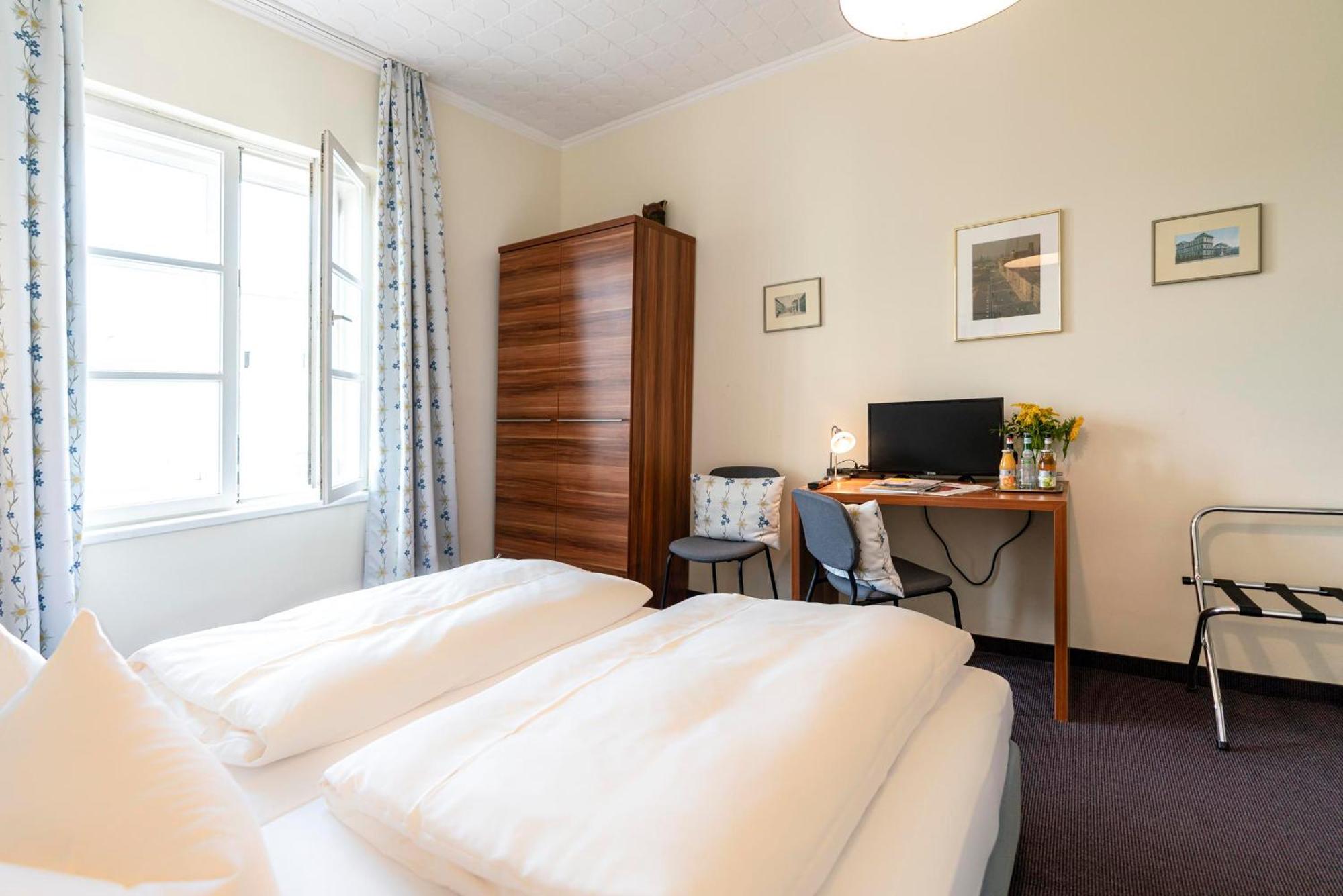 Guest house Hotel-pension Am Siegestor 3*
